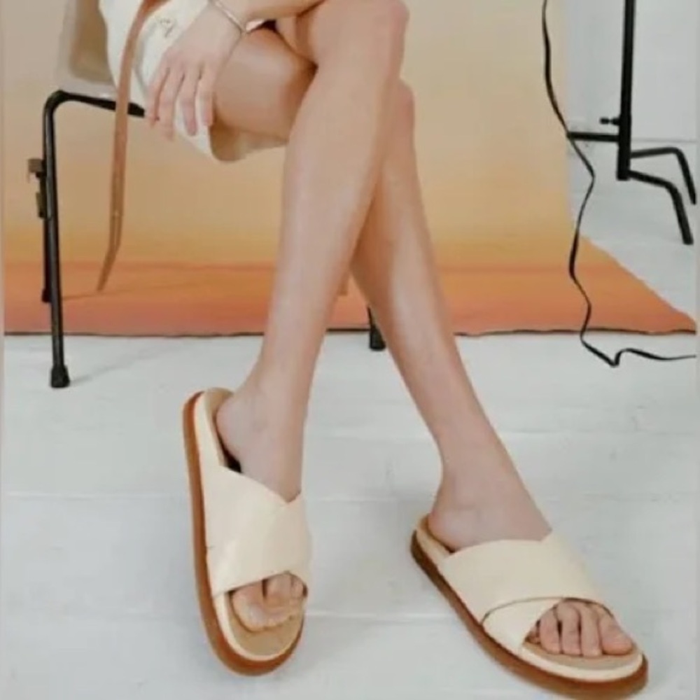 Labucq Slide Sandals - Picture 7 of 7